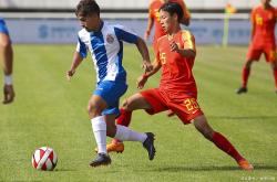 出色发挥引发热议！，Uzi在TL比赛中险胜赢得满堂喝彩(uzi的精彩比赛)