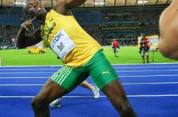 包含震撼！博尔特在游泳赛场险胜对手！的词条